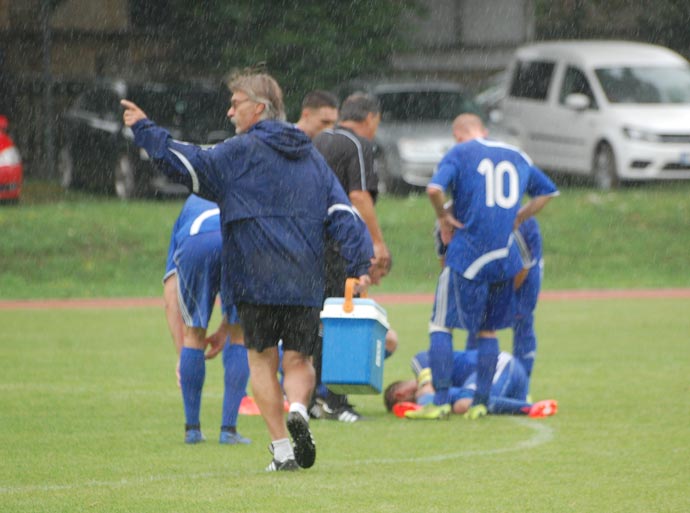 Takřka celý zápas se odehrál za chvílemi silného deště. Image