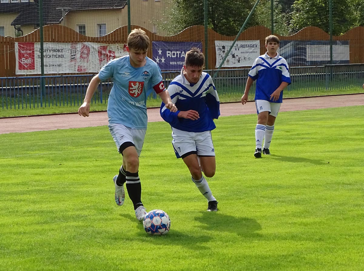 Lukáš Řáda (vlevo) pálil proti Sušici ostrými, zaznamenal hattrick. Image
